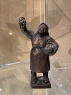 Fränkische Weinleserin – Massiver Bronzeguss