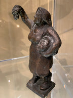 Fränkische Weinleserin – Massiver Bronzeguss