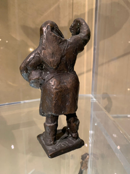 Fränkische Weinleserin – Massiver Bronzeguss